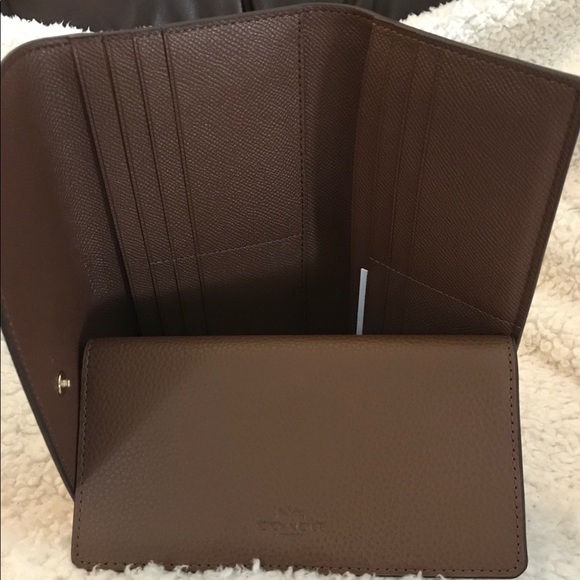 ❤️SOLD❤️Coach checkbook wallet - Picture 5 of 5